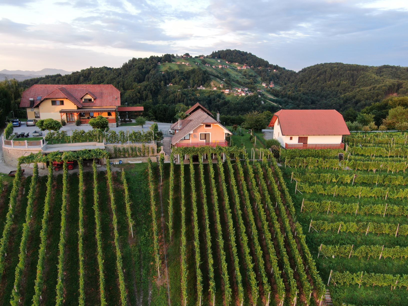 Kompas Novo mesto d.o.o., KNMtravel, Dolenjska, Zidanice, namestitev podeželje